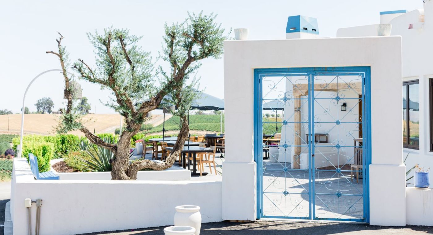 entry to outside patio