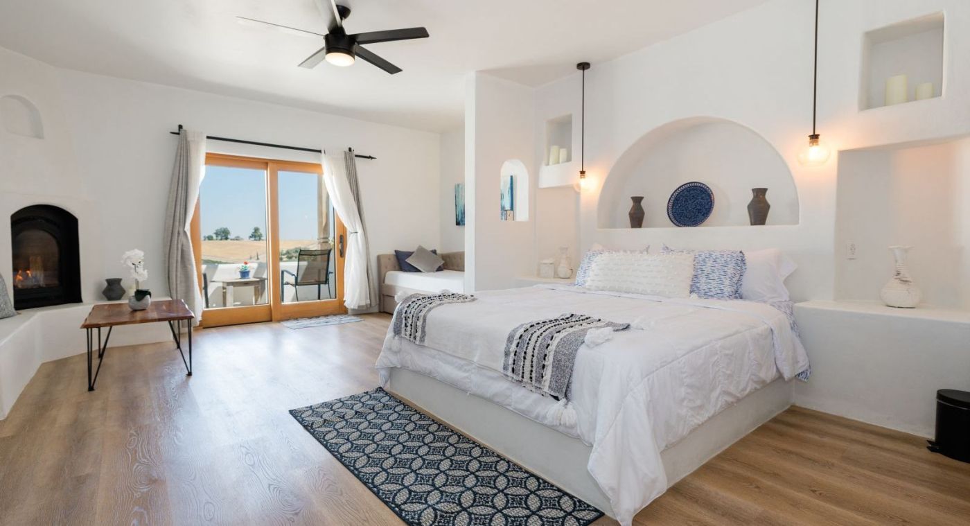 Deluxe King Studio Casita